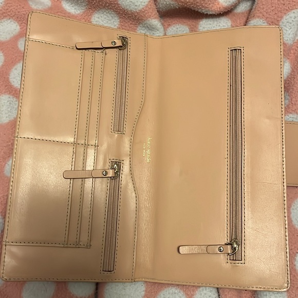 Kate Spade Travel Wallet - Picture 2 of 3